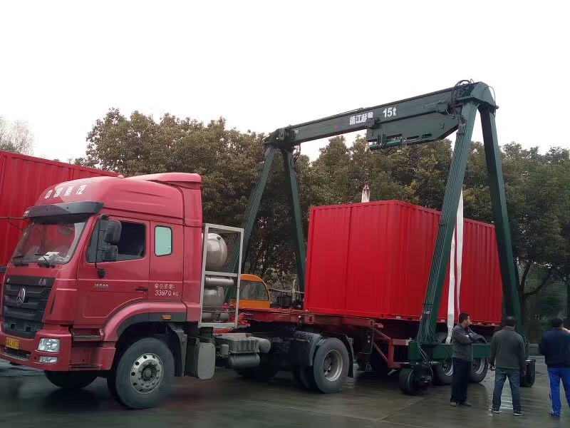 15T集裝箱門式起重機2.jpg 15T集裝箱門式起重機2.jpg