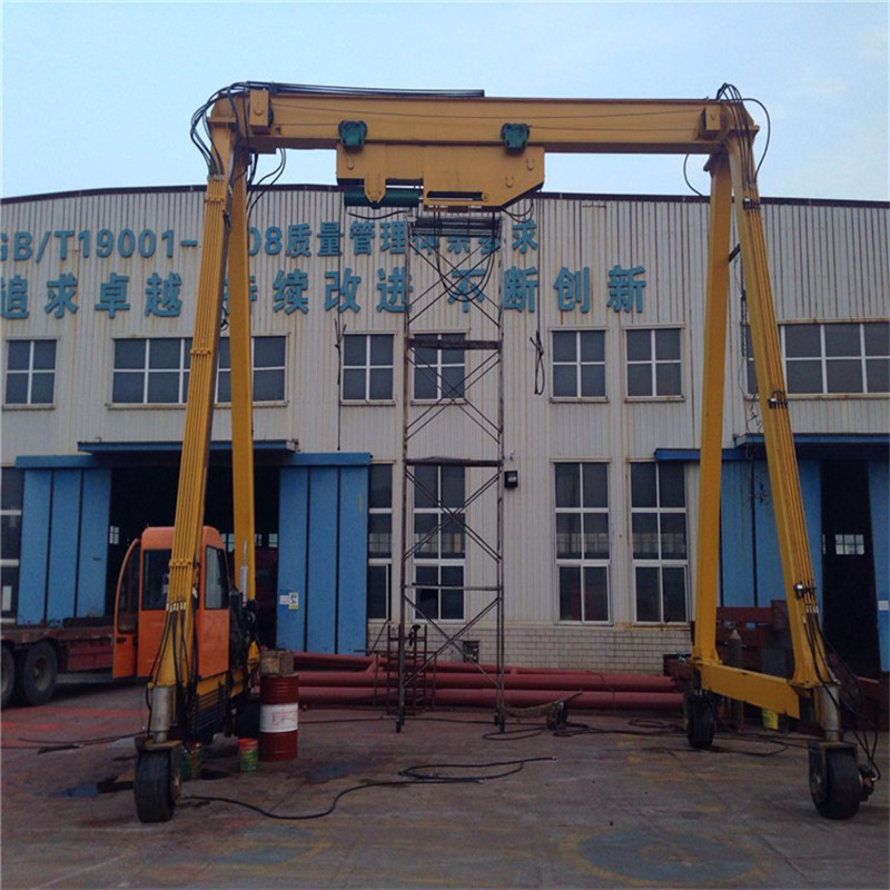 輪胎式移動(dòng)門式起重機(jī).jpg 輪胎式移動(dòng)門式起重機(jī).jpg